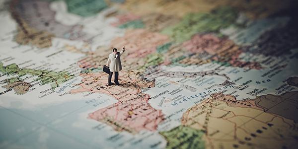 Attract and fidelise tourists Little man on a map