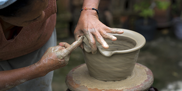 Joint trainings and innovative business models for handicraft Craftsman who works the clay