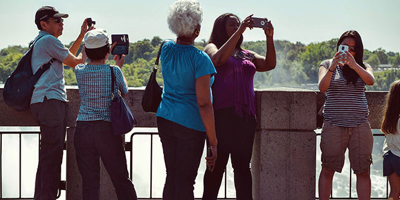 Hamlets on the move: pathways to valorisation people taking pictures