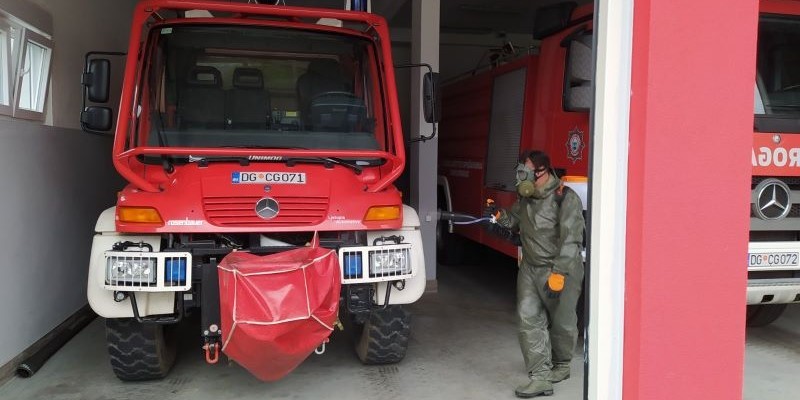 FLAT project: Rescue service providing aid in fight against COVID-19 fire truck cleanliness