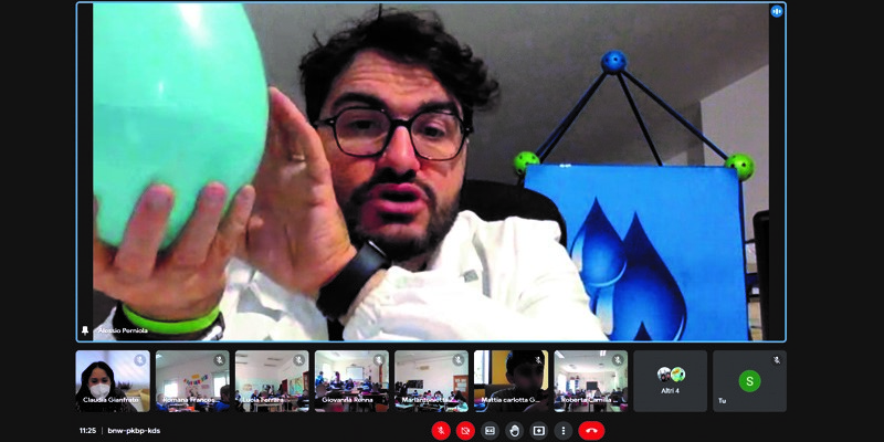 CrossWater project arrives in Apulian schools man with balloon, meeting call