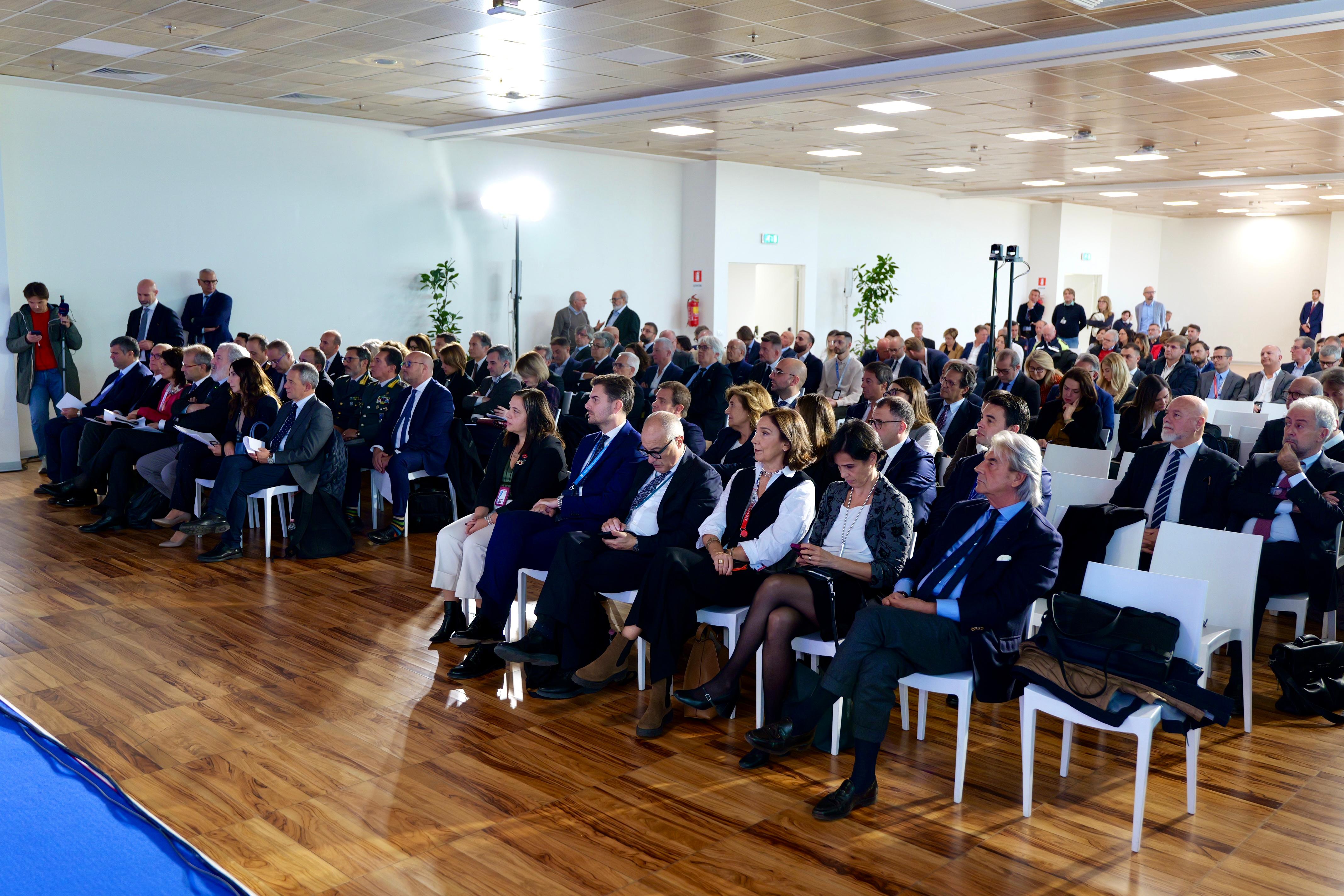 Interreg ONCLOUDNINE+ discusses in Bari the sustainability challenges of air transport