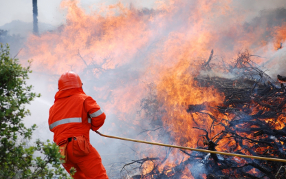 fireman extinguishes fire